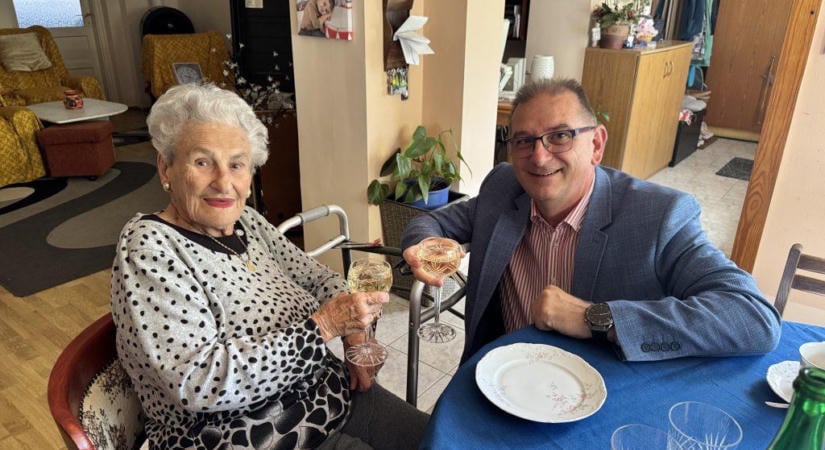 Rubindiplomás pedagógusunkat köszöntötte a városvezető 95. születésnapján
