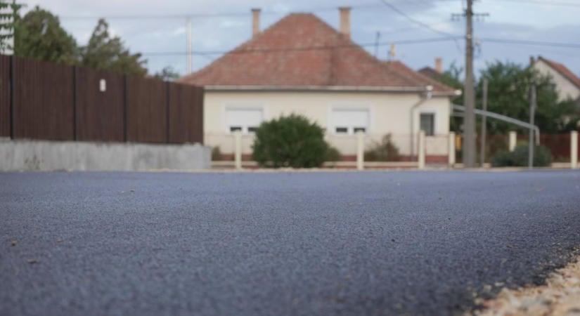 Tükörsima aszfalt és egy új röntgen! – Listán, mire költött több mint 100 milliót a hajdú-bihari város