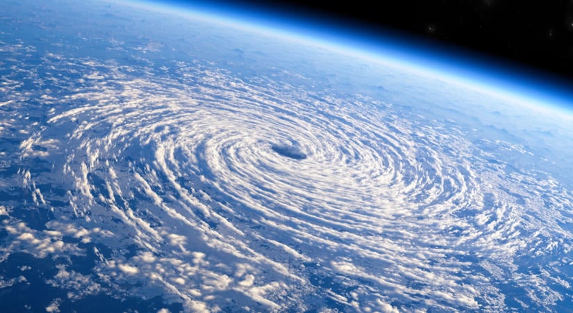 13 ezer kilométeres felhősáv jött létre az égen: a gigantikus rendszer a sarkvidéktől a trópusokig nyúlik