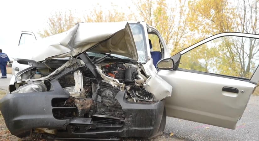 Hét mentőhelikoptert riasztottak Bács-Kiskunba, egy éles kanyarban történt a horrorbaleset