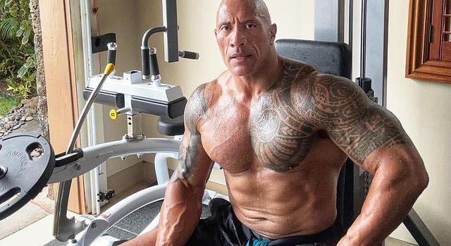 Kislányai pinkre festették Dwayne Johnson egész arcát - videót posztolt a színész