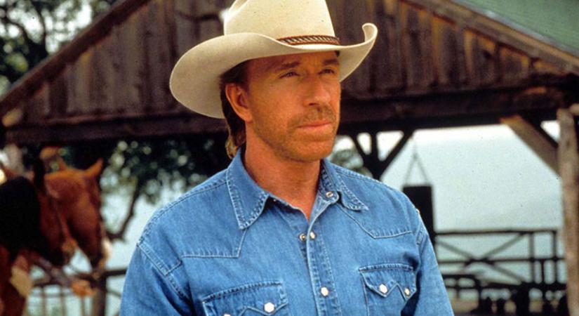 Így köszöntötte Chuck Norris a 102 éves édesanyját Anyák napján
