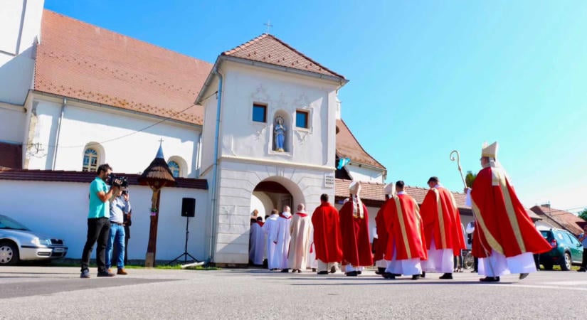 Márton Áron 130: zarándoknapon emlékeztek több százan a püspökre Csíkszentdomokoson