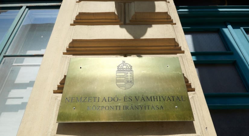 Trükközött a mobilos kereskedő az online rendelésekkel, de lebukott