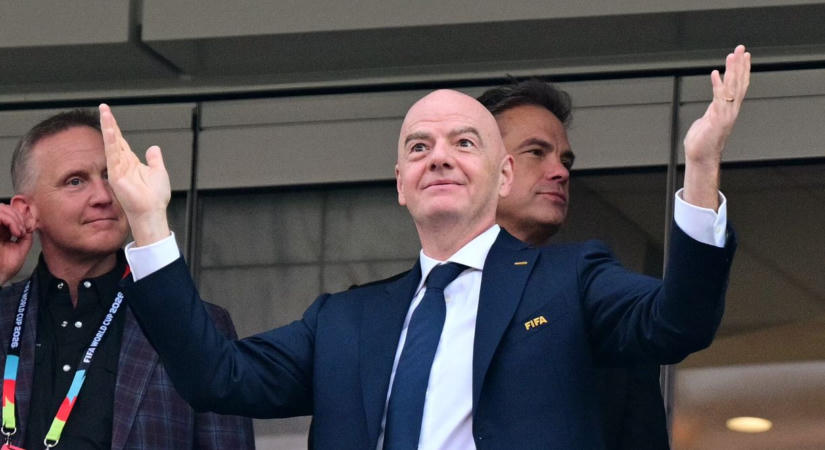 Guardian: Ha Infantino tényleg szereti a focit, mondjon le