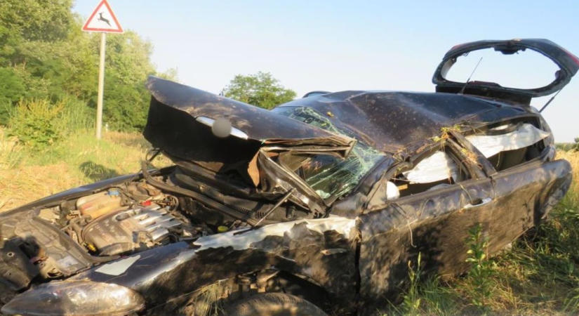 Nem volt ki a 4 kereke: életveszélyes autóval okozott balesetet, majd megsérült utasát magára hagyta
