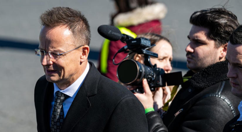 Szijjártó Péter azt mondja, jelenleg fontos tárgyalásokat bonyolít a Közel-Keleten