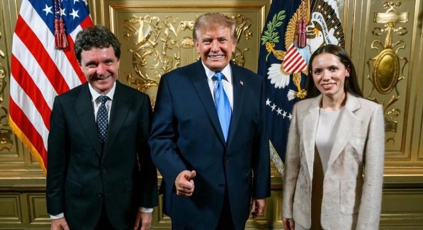 Donald Trumppal fényképezkedett az államfő