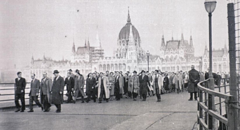 Az 1956-os forradalom amatőr fotókon
