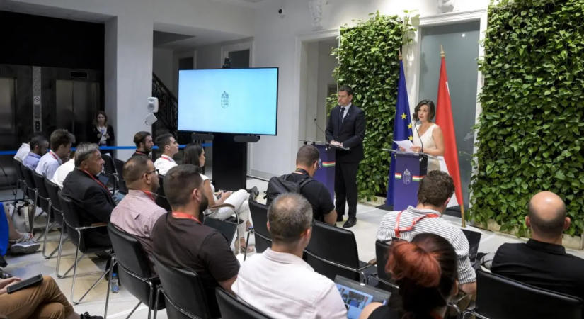 Kormányszóvivő: Kétszeri szifiliszszűrés lesz kötelező a várandósság alatt