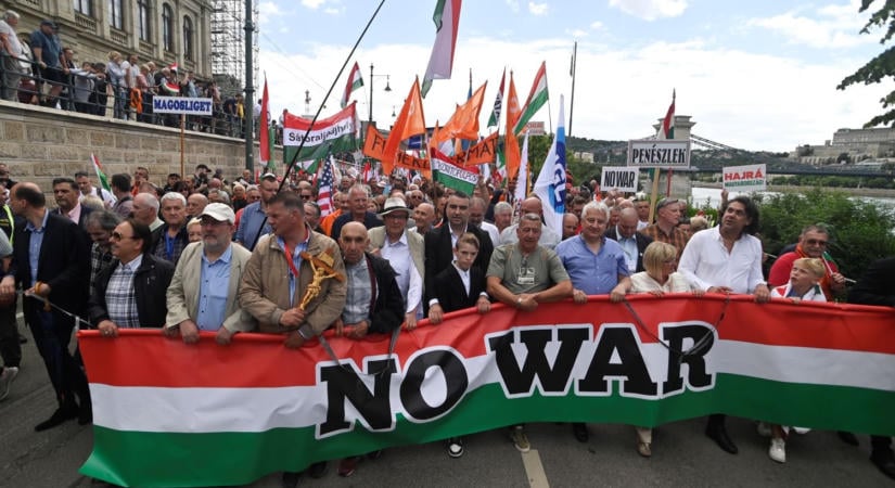 Betelt a pohár a fideszeseknél, már meg is hirdették az új Békemenetet