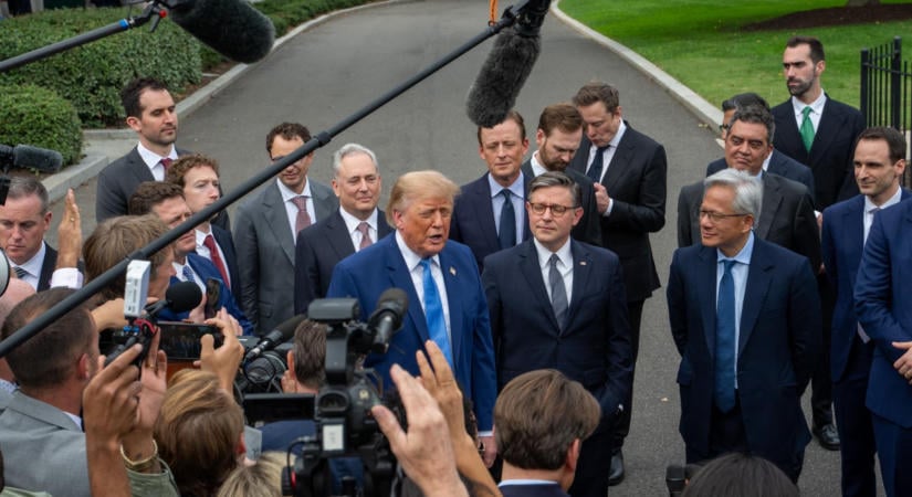 Trump nem húzza be a féket, és szuperintelligenciának nevezte át az AI-t