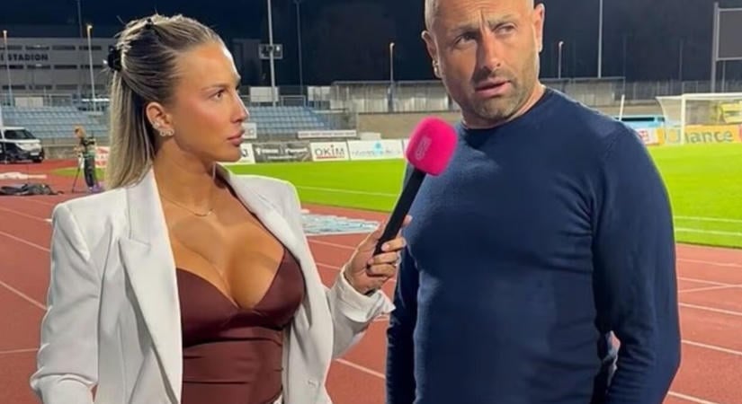 Sztár lett a cseh edzőből, aki hatalmasat küzdött, hogy ne csekkolja az őt faggató riporternő dekoltázsát