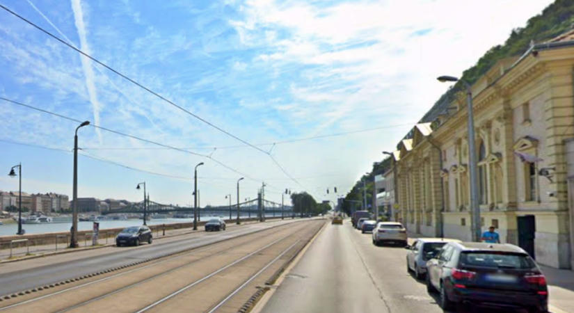 A bringásoknak adják a parkolósávot a budai rakparton