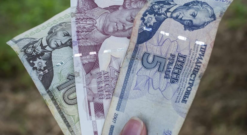 Putyin új tilalmat vezetett be: egymillió rubel feletti készpénzt nem lehet az országból kivinni