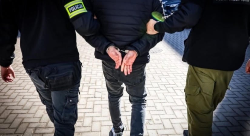 Az államhatalom erőszakos megdöntésének tervezésével gyanúsítottak meg egy férfit Lengyelországban