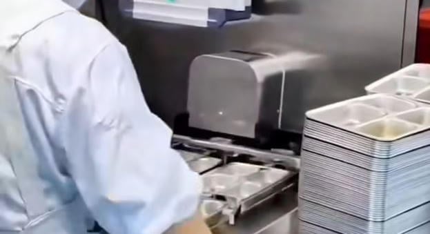 Iskolai étkeztetés Kínában – A nap videója