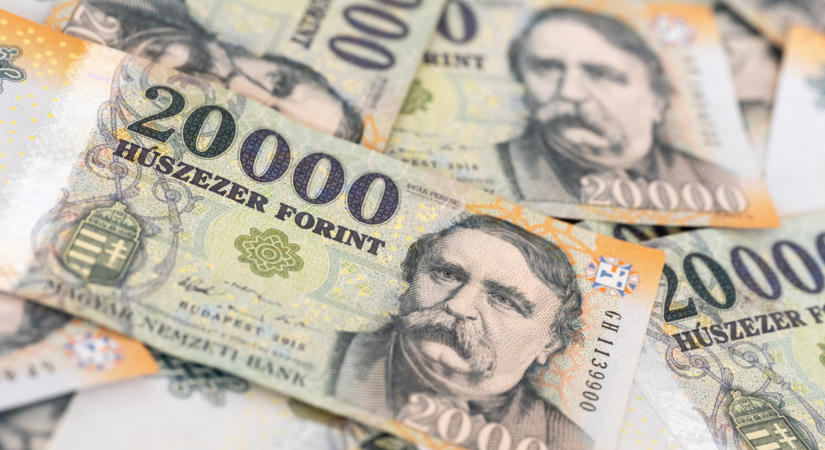 Ütik a forintot - Egyhónapos csúccsal kacérkodott, de visszaesett a magyar deviza