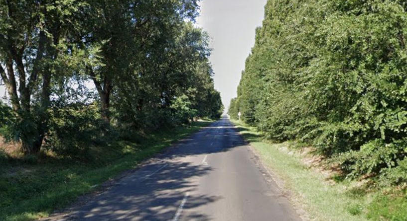 Árokba borult egy autó Nagymacsnál