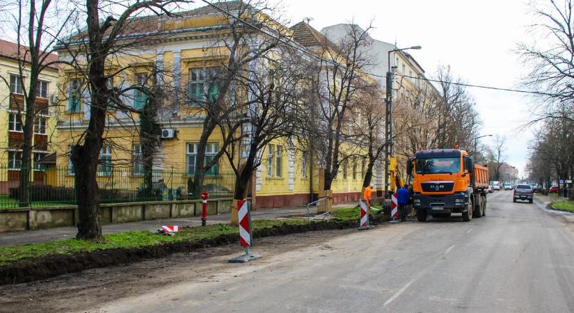 A kórháznál épül tovább a kerékpárút Mezőtúron