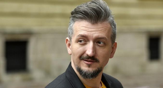 Székely Csaba: “Írás közben több ember gondolkodását, motivációit próbálom megérteni”