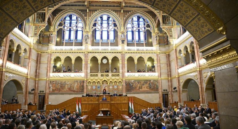 Így jelentették be a parlamentben az M1 leállását, Vitályos Eszter reagált a felszólalásra
