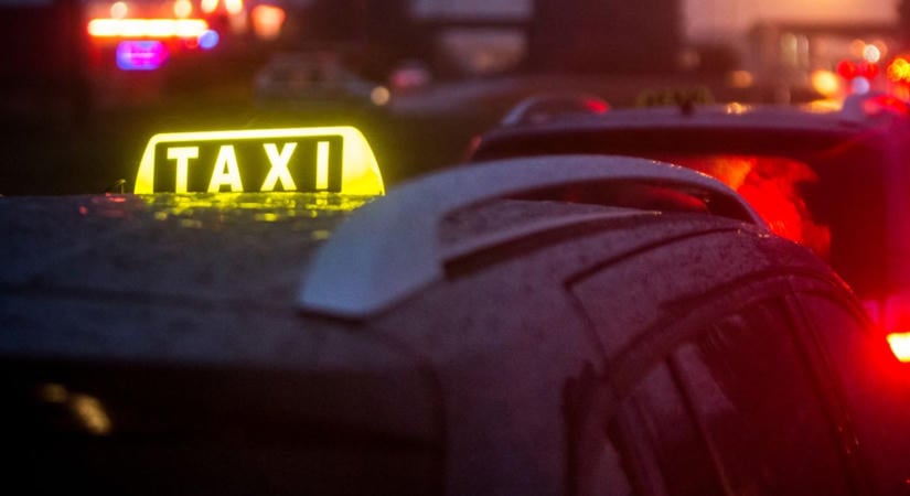 A kocsik lilára festésének szépségeit ecseteli az alpolgármester a taxismaffiára panaszkodó bécsieknek
