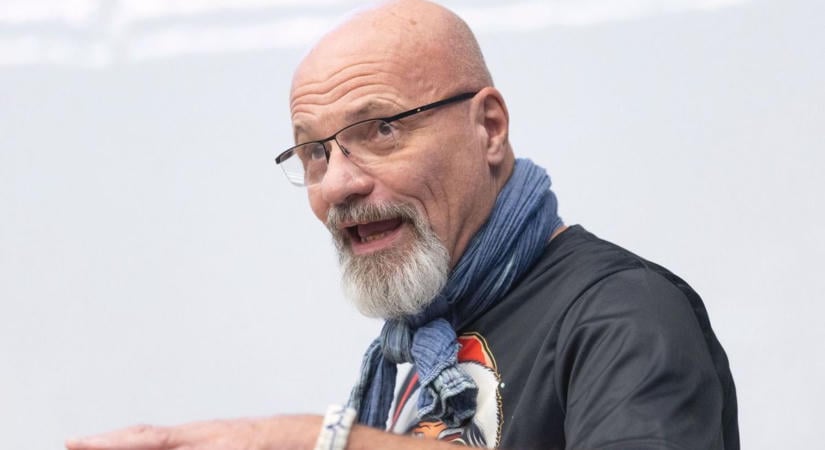 Erre sok diák emlékezni fog: dr. Zacher Gábornak kellett elmenni a nyíregyházi iskolába, hogy helyre tegye a dolgokat