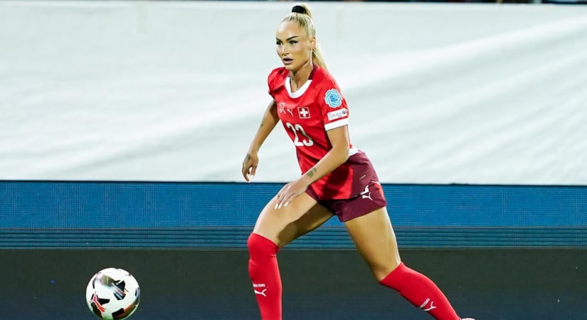 Mezőkövesden járt a világ legszebbnek tartott női focistája, meglepetésvendégnek is örülhetett
