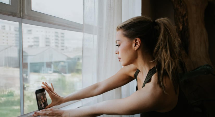 „A tanítás a lelkemnek kell, az OnlyFans a számláimra”