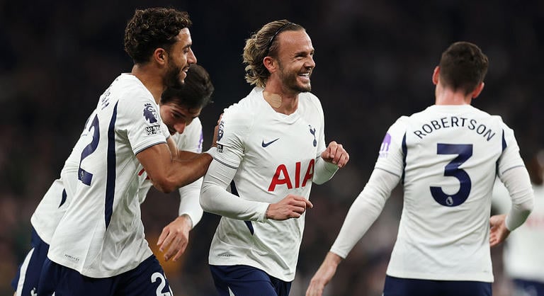 Utolsóként az első öt osztály csapatai közül a Tottenhamnek is van már győzelme Angliában