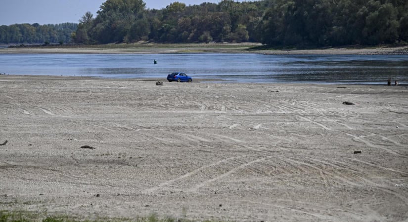 Rejtélyes méreg csorog a Dunába: erősen lúgos folyadék szivárog Almásfüzitőnél