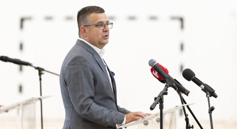 Letartóztatás: már át is szállították Seszták Miklós az őrizeti helyére