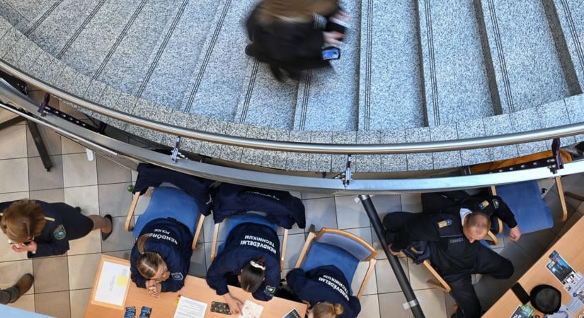 Kiderült, hova helyezték át Csécsi Somát a HVG újságírójának küldött kékharisnyázós levél után