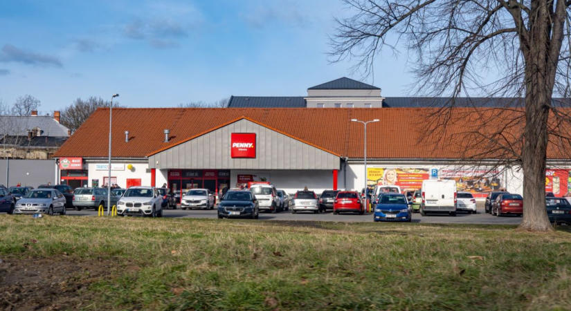 A kritikus időszakra vonatkozó intézkedésekről beszél a Penny is, tovább emelik a hőmérsékletet a Tesco áruházaiban – van olyan cég, ami a válság után is meghagyná a mostani intézkedéseket