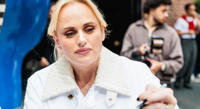 Lejárató weboldal, titkosított üzenetek, szexkereskedelem: tovább gyűrűzik Rebel Wilson pere