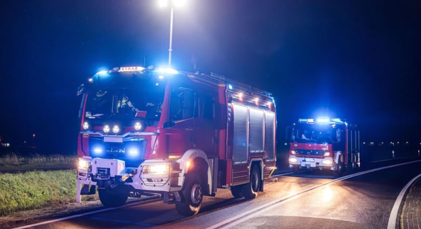 Átszakította a szalagkorlátot egy kisteherautó az M5-ösön, Kunszállásnál