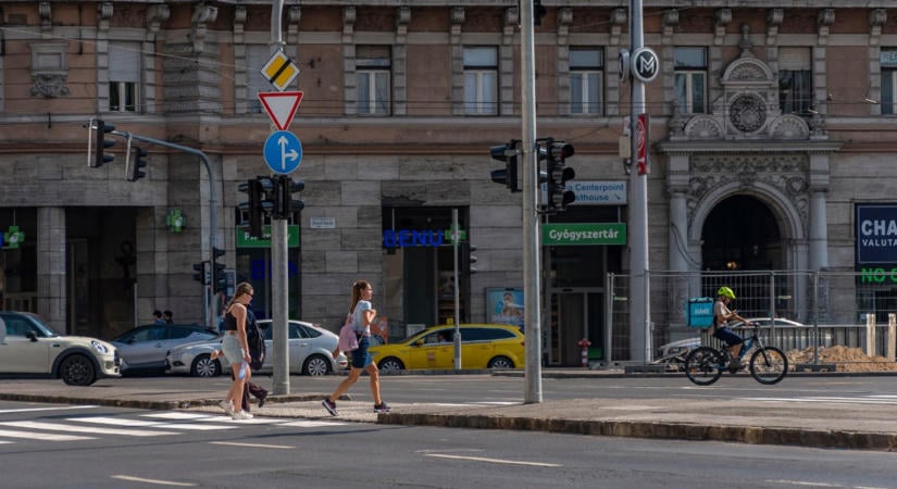 Csökkentik a VIII. kerület vezetőinek fizetését a parkolási rendszer tervezett átrendezése miatt