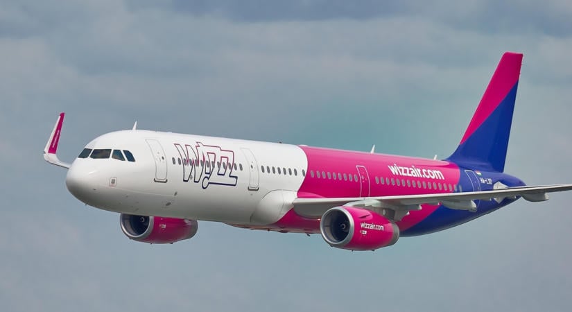 Vészhelyzet a Wizz Air járatán: elájult a pilóta, a légiutaskísérőnek kellett beülnie a pilótafülkébe