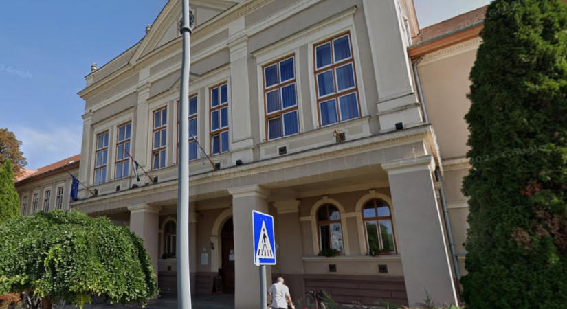 Bűz terjeng Hajdúböszörményben: az önkormányzat a hatóságokhoz fordul