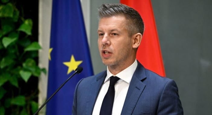 Durvul a diplomáciai adok-kapok: Magyar Péter nyíltan beolvasott az ukrán külügyminiszternek