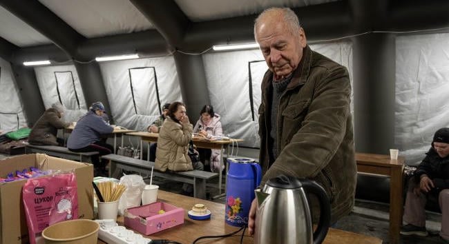 Kijev három kerületében az áramellátási nehézségek miatt legyőzhetetlenségi pontokat telepítenek