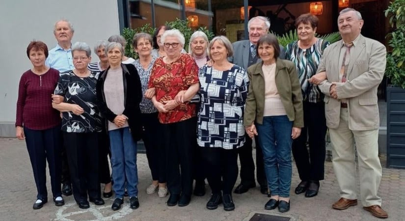 Visszarepültek az időben: 55 év után találkoztak újra az egykori székesfehérvári osztálytársak