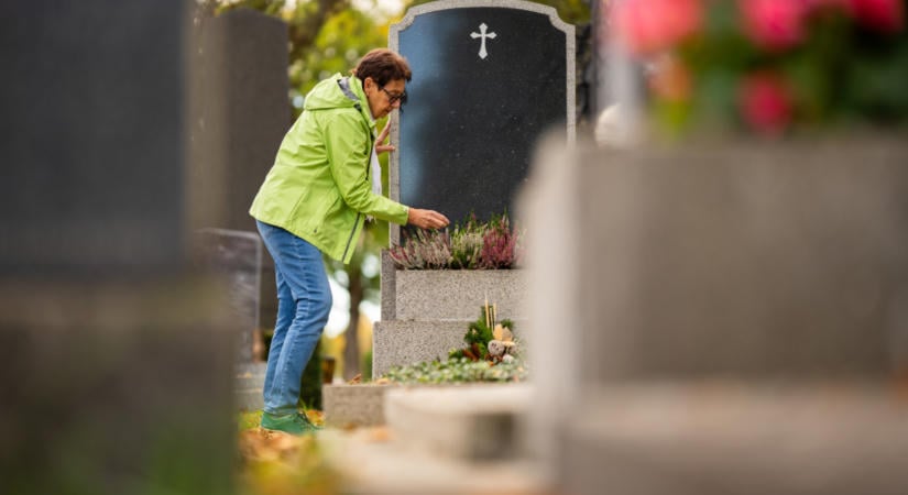 Ezt a hibát követi el rengeteg magyar mindenszentekkor a temetőnél: a tolvajok csak erre várnak, a biztosító ilyenkor nem fizet