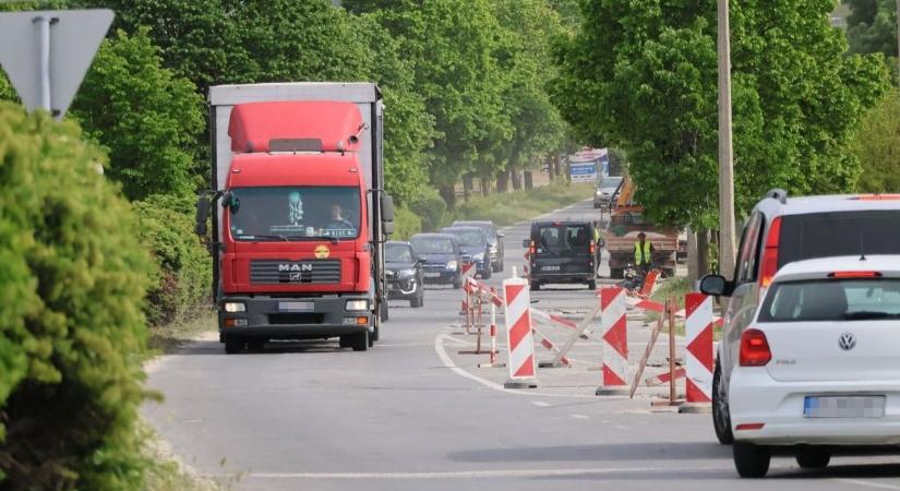 Készülj fel: több helyen is lassulás várható ezeken az utakon