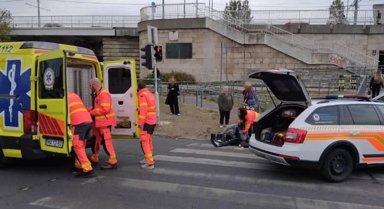 Rolleres baleset Óbudán: egy fiatal fiút gázoltak el a zebránál