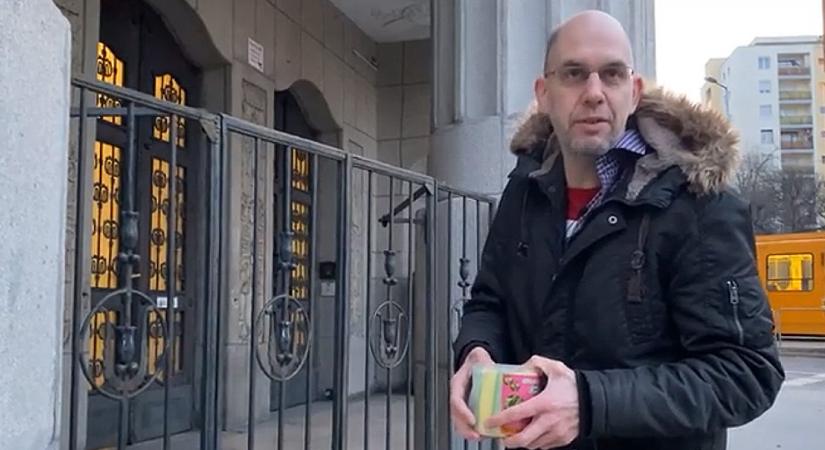 Elhagyja a tanári pályát a polgári engedetlenségi mozgalom elindítója