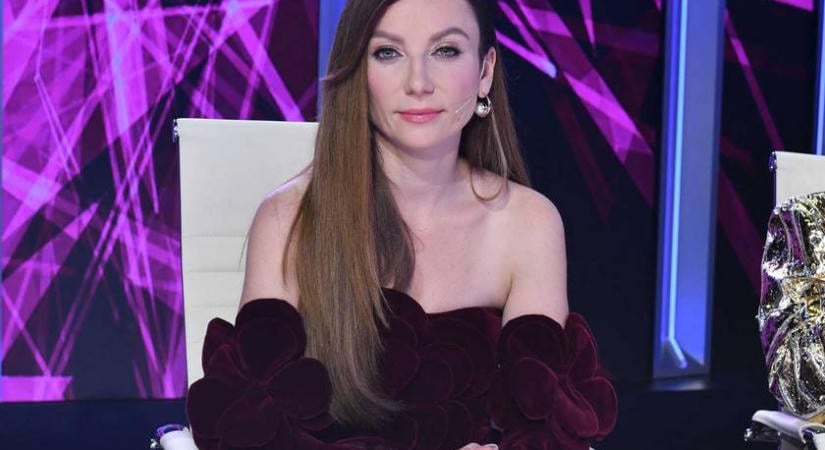 Rúzsa Magdi 4 éves kislányának derékig érő haján ámulunk: Olaszországban készült friss kép a hármasikrekről