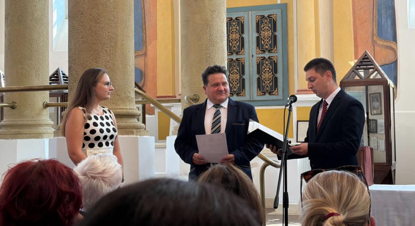 Ünnepi programmal emlékeztek Szent Istvánra Apostagon  fotók
