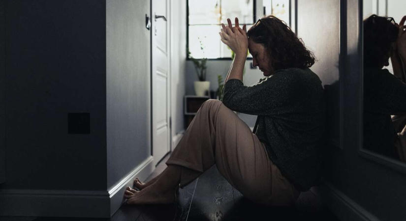 Szülés utáni PTSD: Brit nők tízezreinél nem ismerik fel a súlyos állapotot, pedig ott vannak a tünetek